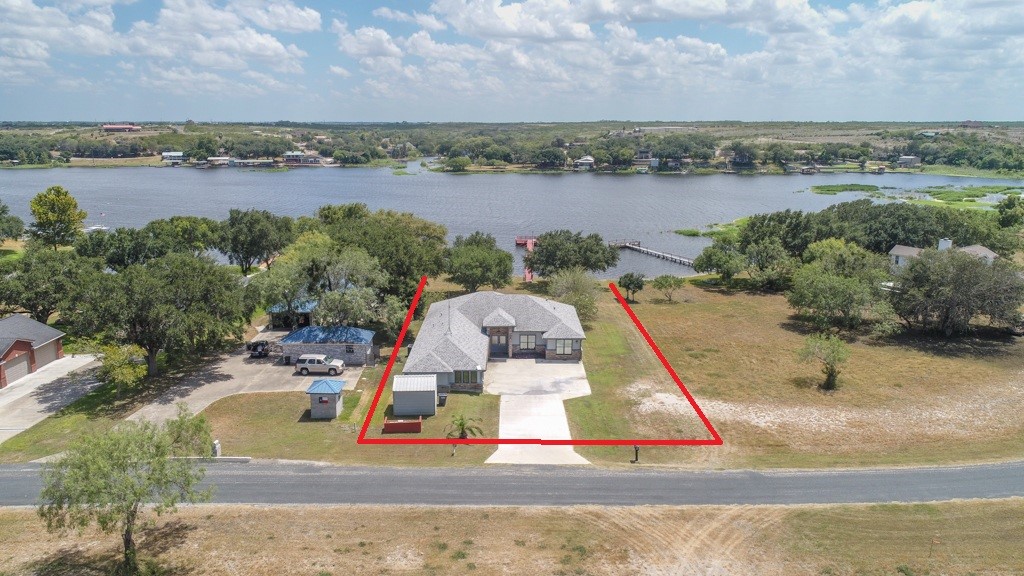 313 Lakeshore Dr — photo