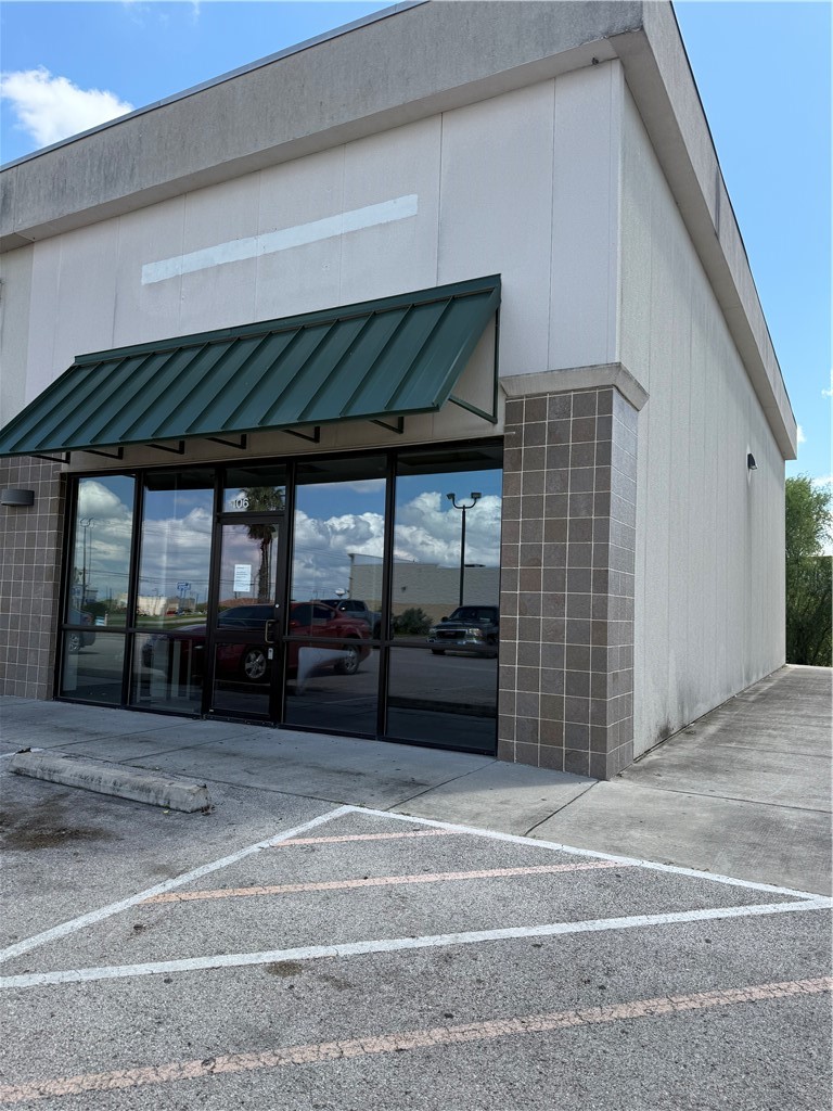 2521 E Main St — photo