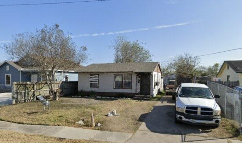 4738 Molina Dr — photo