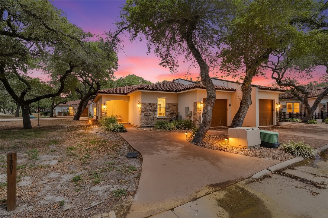 1402 Royal Oaks 1402 — photo