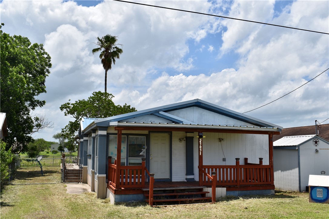 25051 Lakeshore Dr — photo