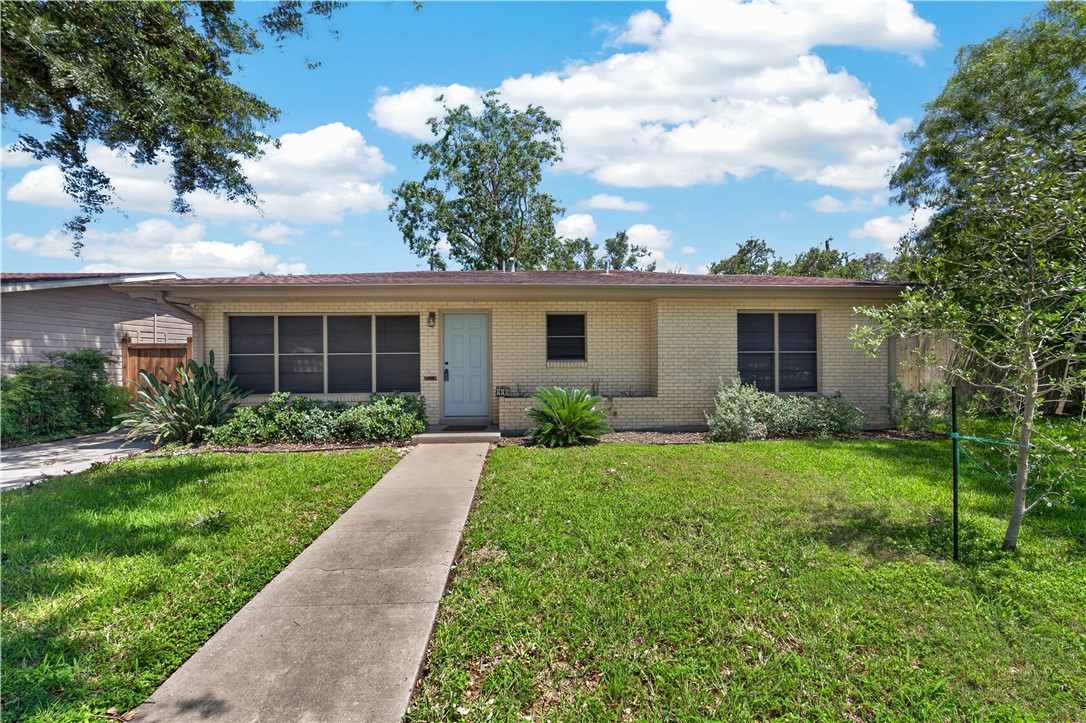 923 Grant Pl — photo