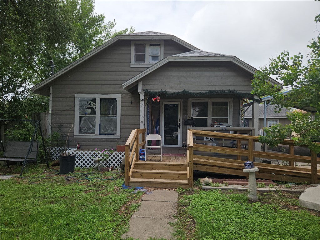 738 W 1st St. — photo