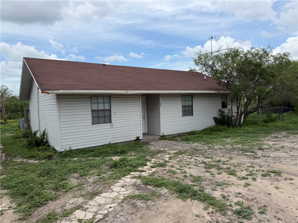 121 Lauryn St — photo