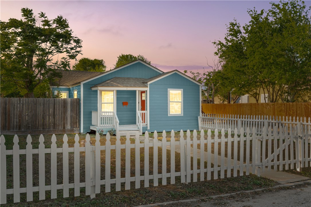 1225 Logan Ave — photo