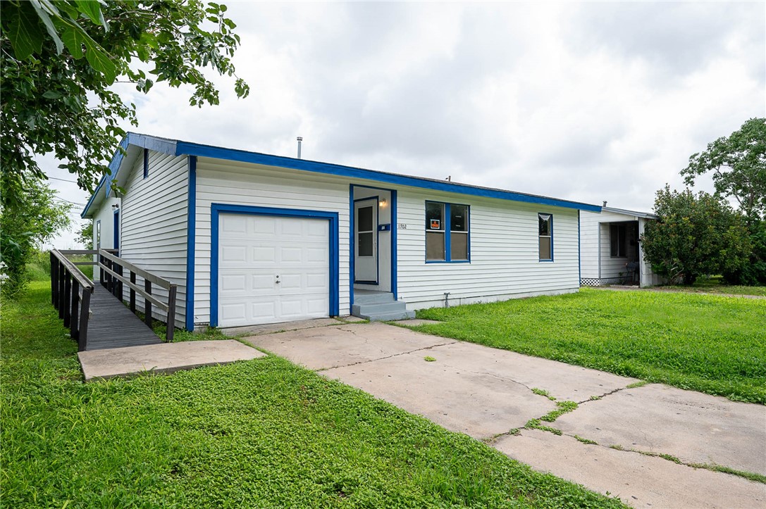 1702 Sycamore Pl — photo