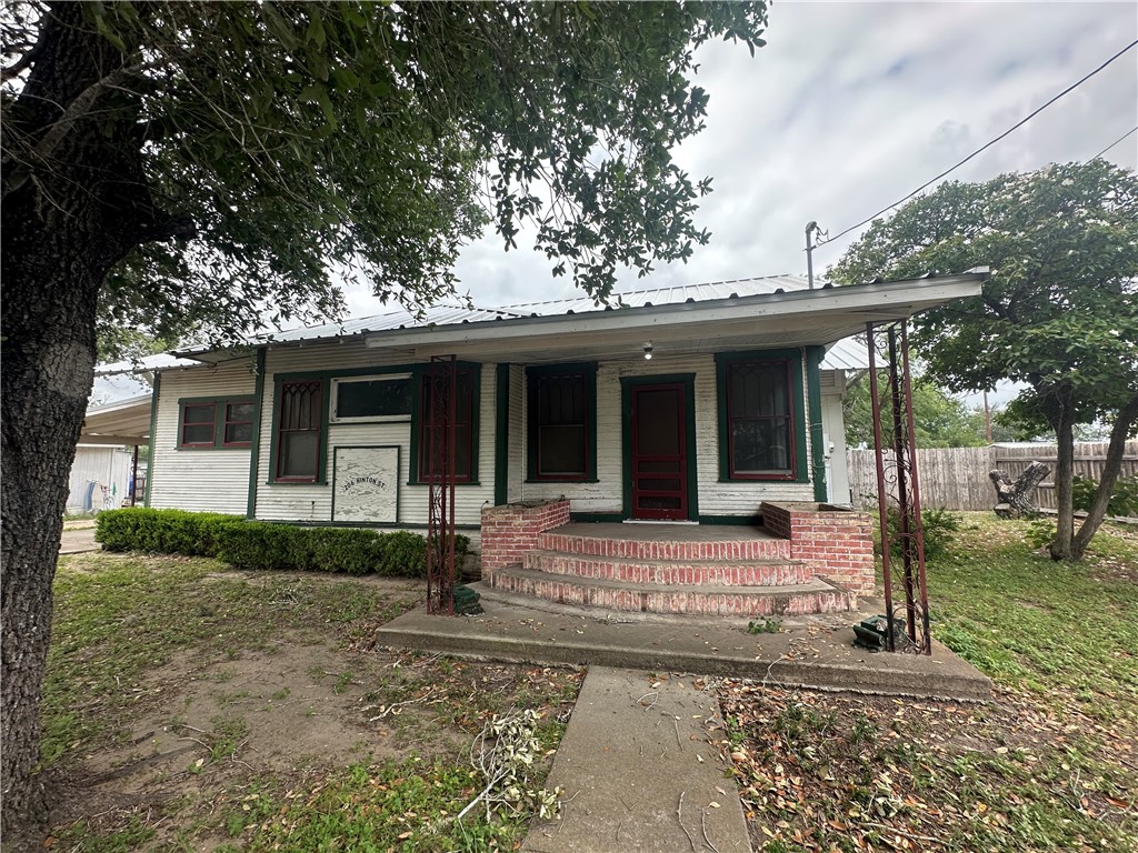 206 Hinton — photo
