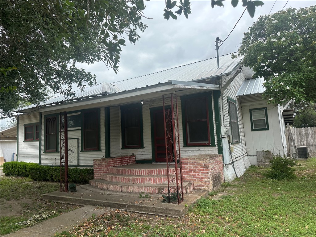 206 Hinton, Three Rivers, TX 78071 — photo 3