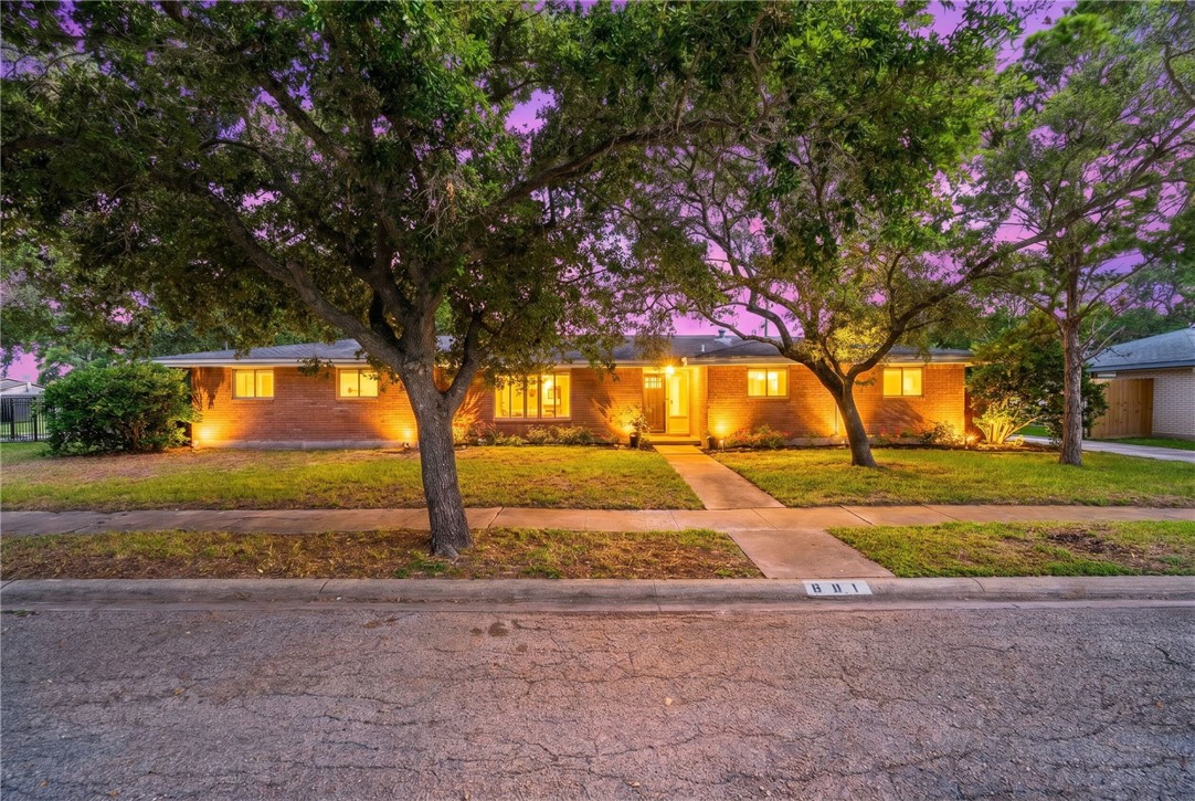 601 Moray Pl — photo