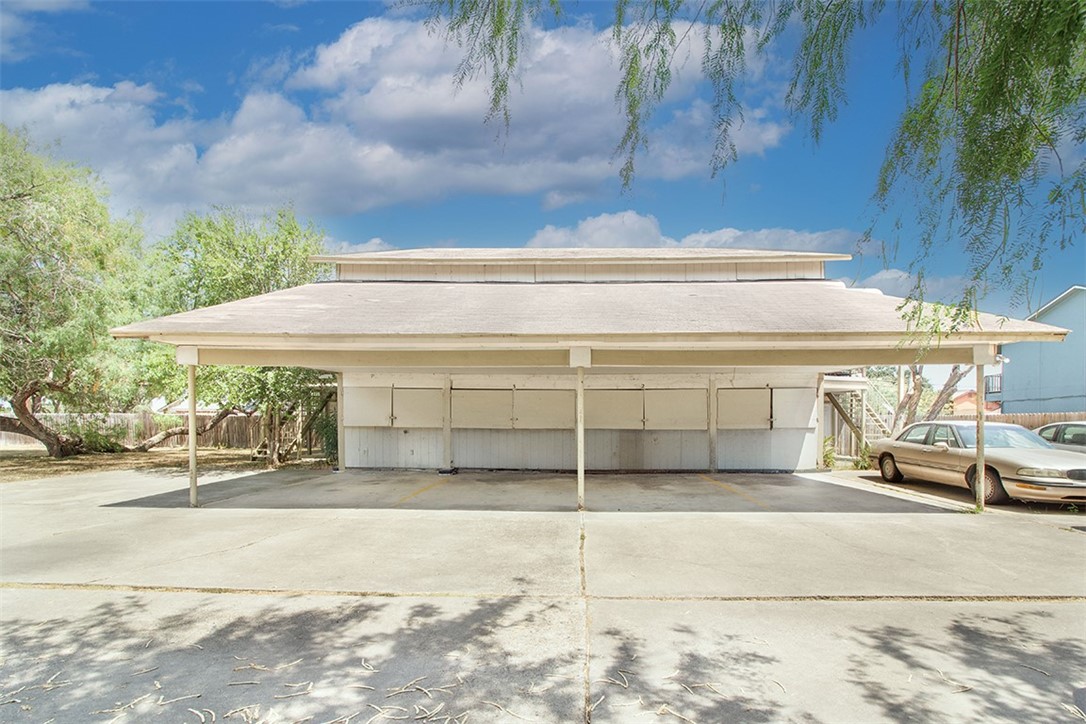 Home in Corpus Christi, TX 78410 — photo 2