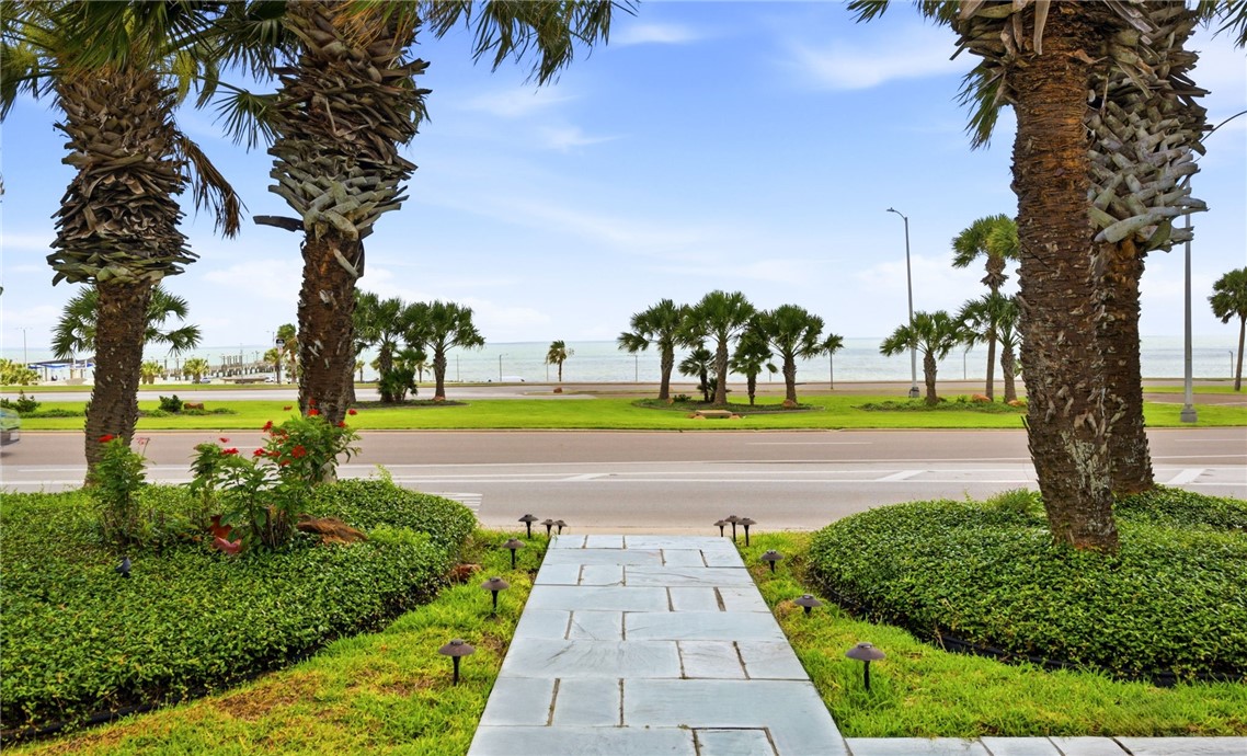 2011 Ocean Dr — photo