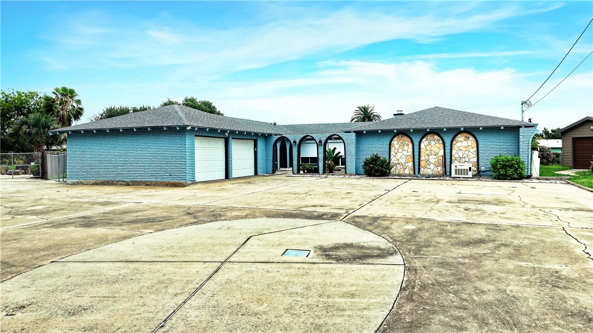 3306 Bali Dr — photo
