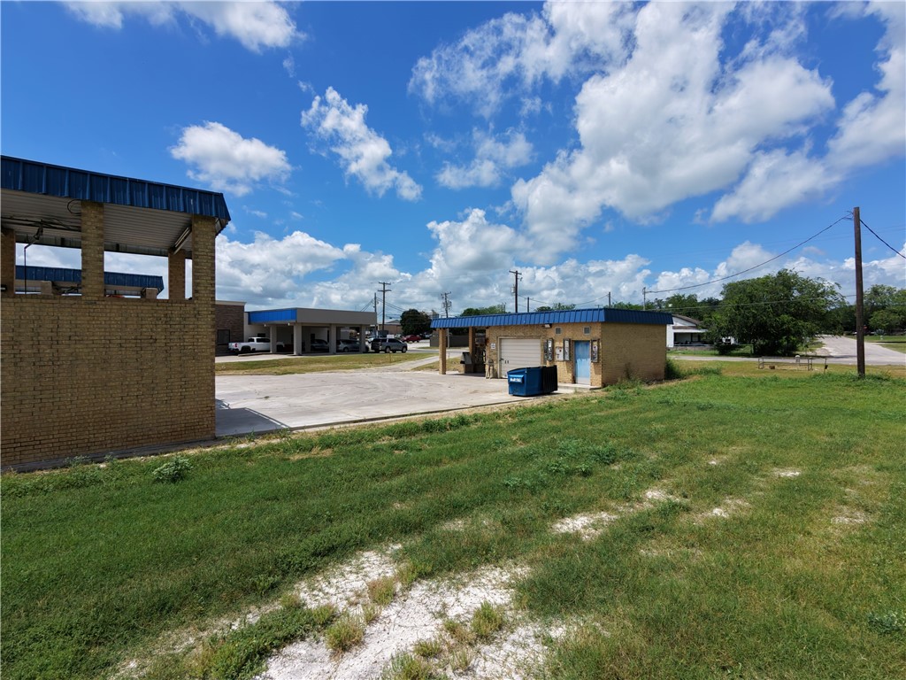 207 S Nueces — photo