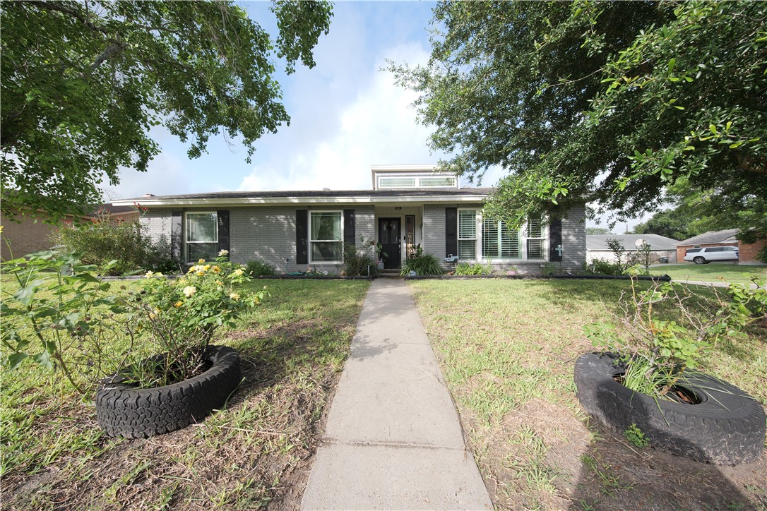 11821 Lori Dr — photo