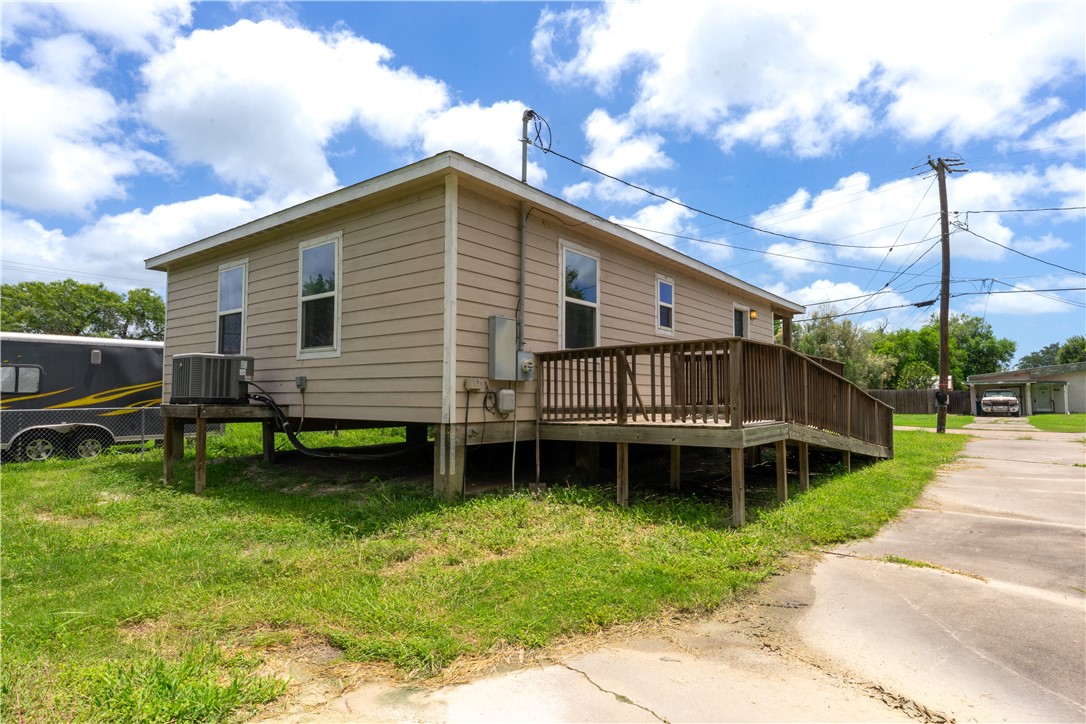 104 Commerce Street, Refugio, TX 78377 — photo 2