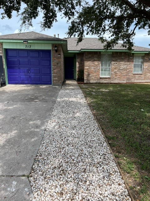 717 Dominga Dr — photo