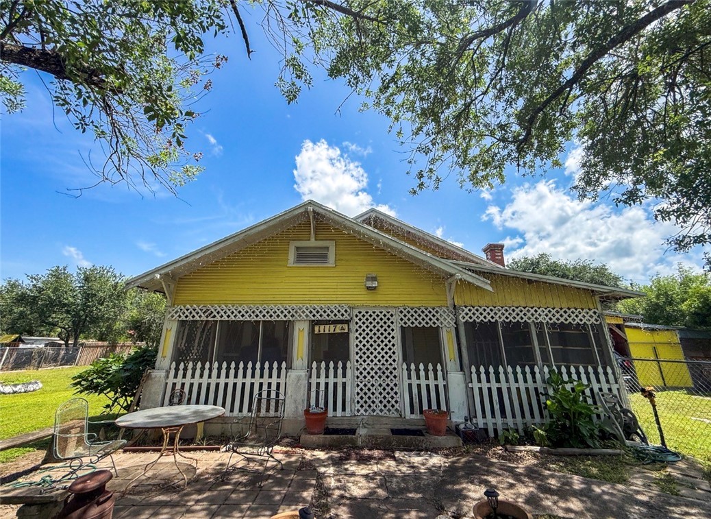 1117 E Fordyce Ave — photo