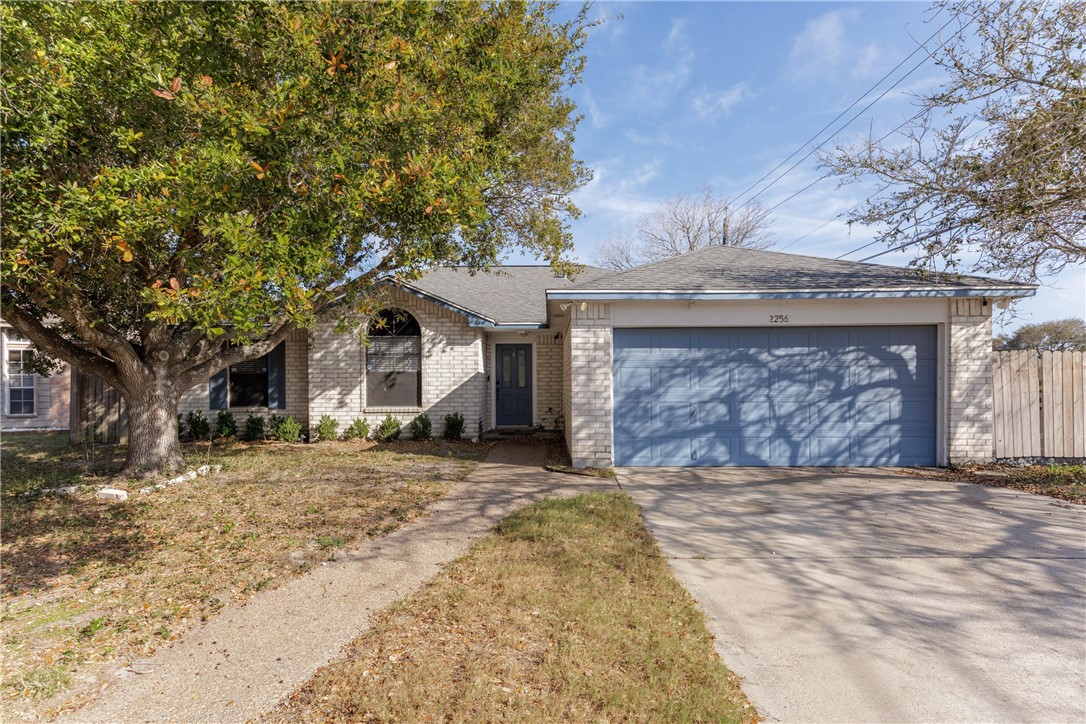2256 Ivy Dr — photo