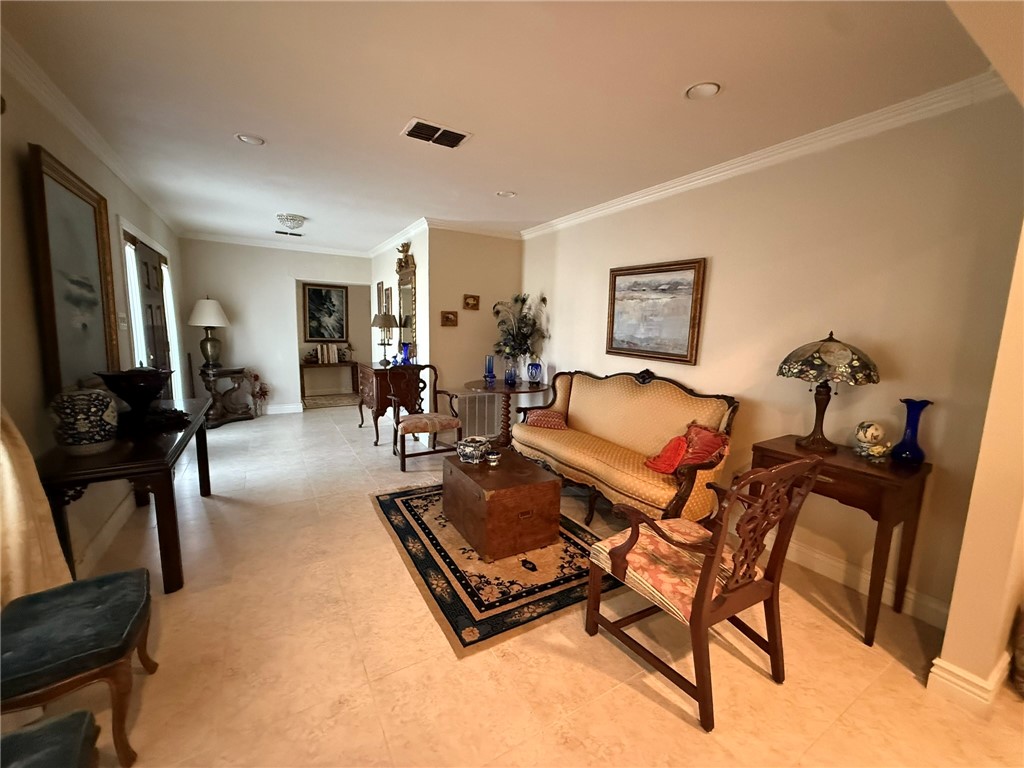 100 Hazel Avenue, Three Rivers, TX 78071 — photo 2