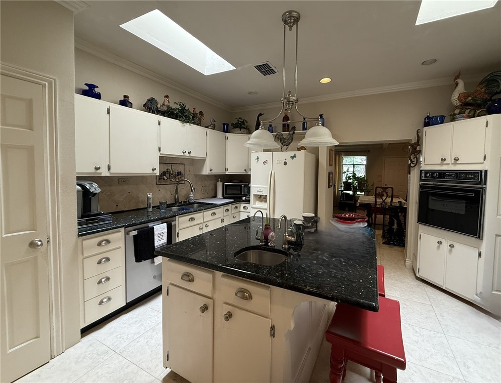 100 Hazel Avenue, Three Rivers, TX 78071 — photo 3