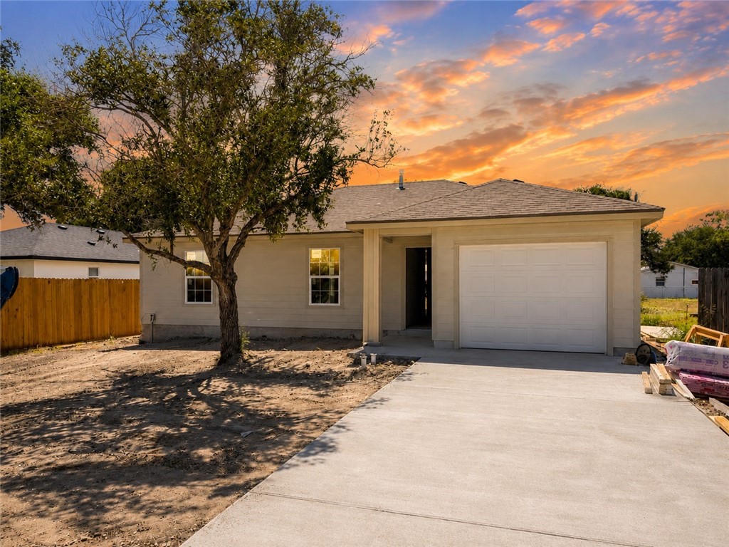 2606 Mccain Dr — photo