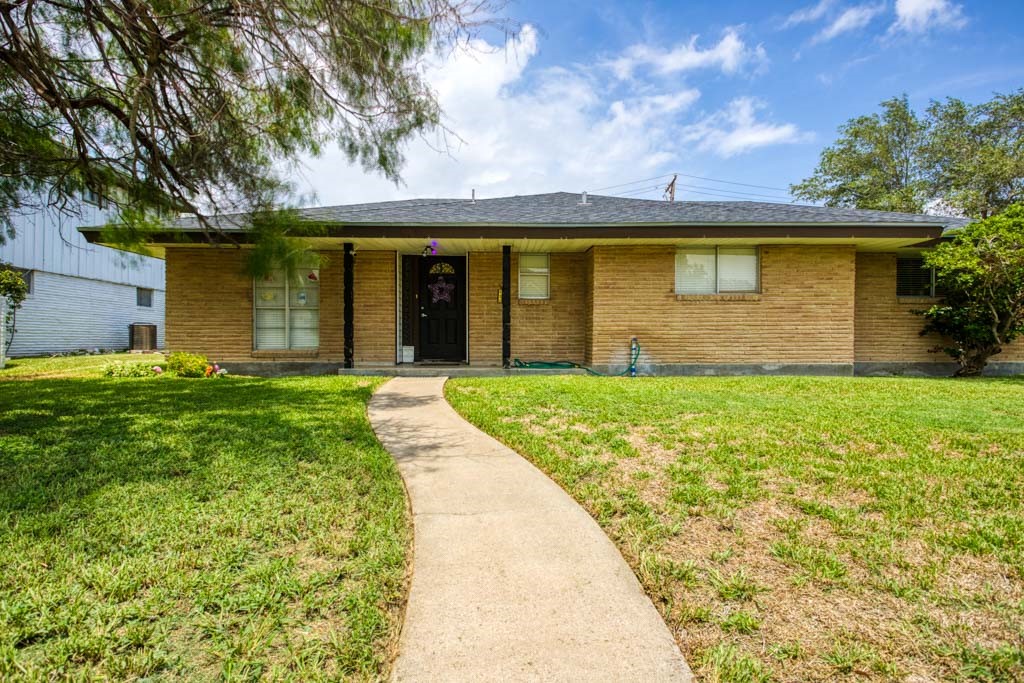 111 Chase Dr — photo