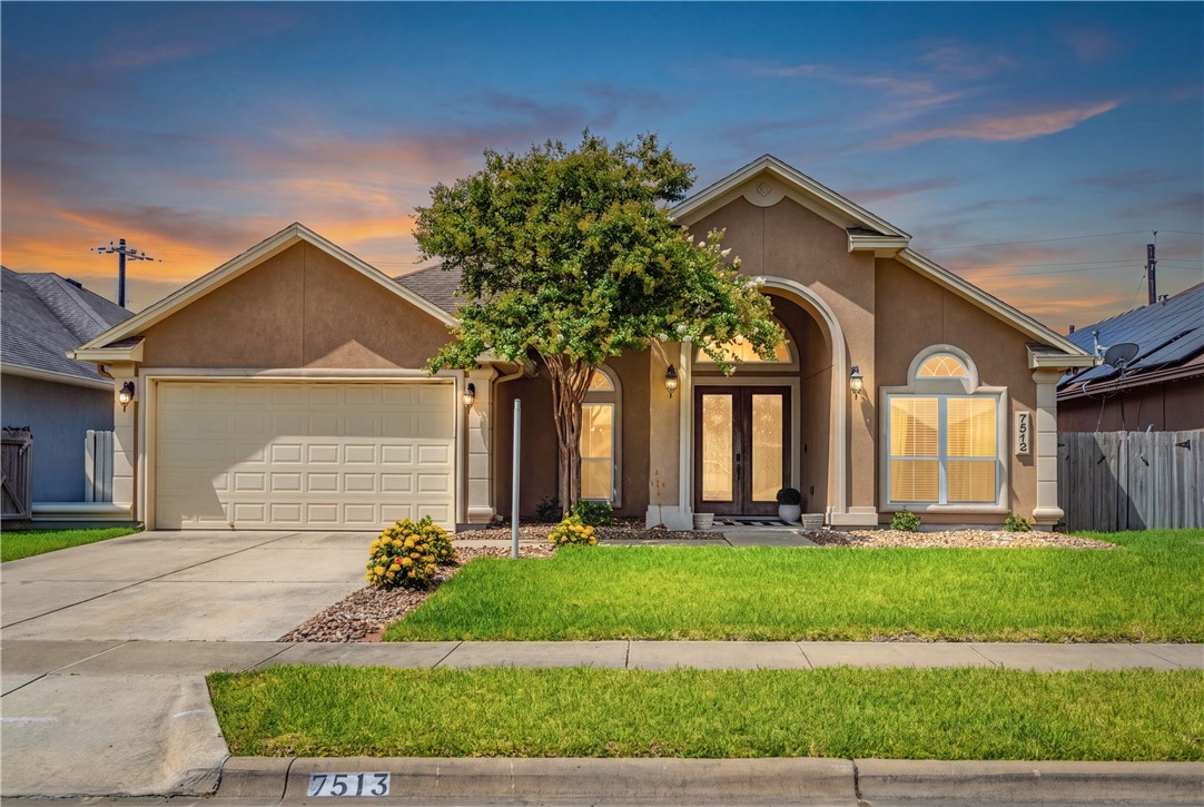 7513 E Lake Dr — photo
