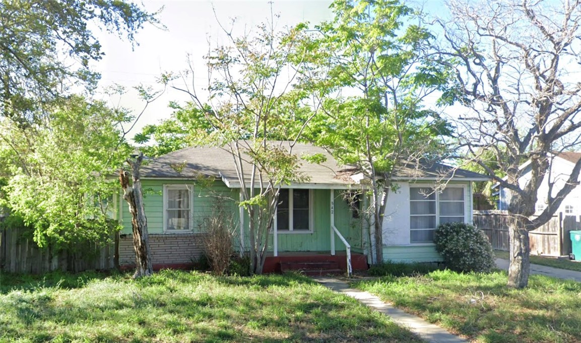 842 Rosedale Dr — photo