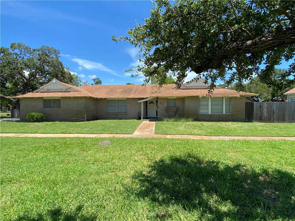 536 W Yoakum Ave — photo