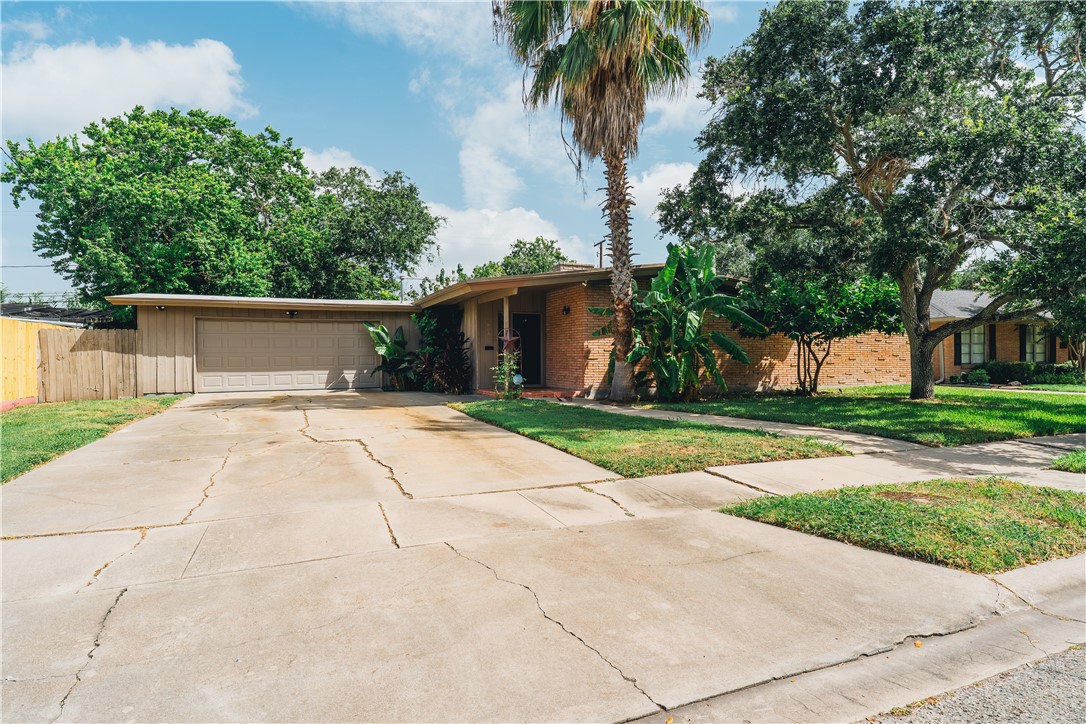 606 Dolphin Pl — photo