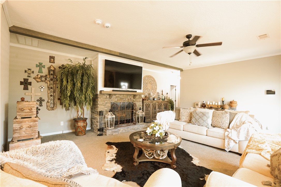 618 E School Street, Benavides, TX 78341 — photo 2