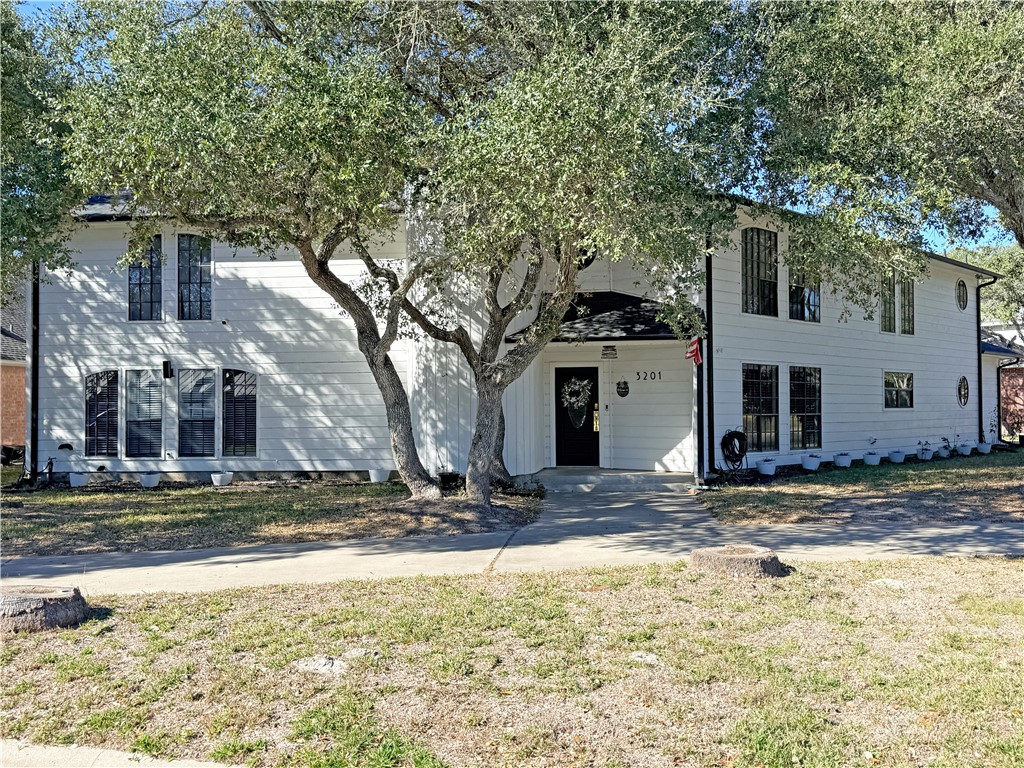 3201 Traylor Blvd — photo