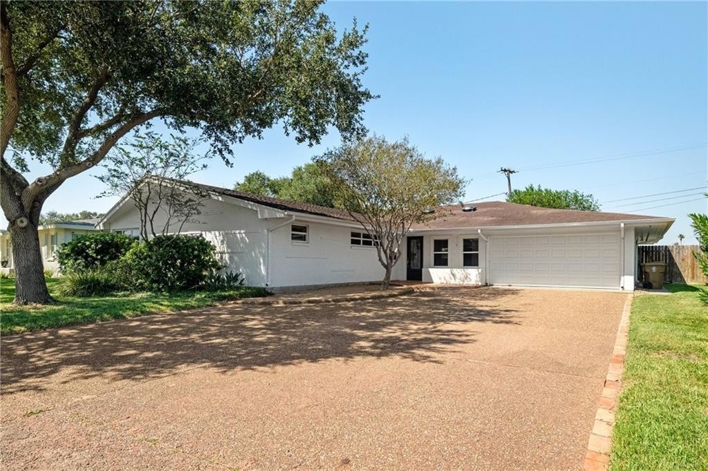 302 Dolphin Pl — photo