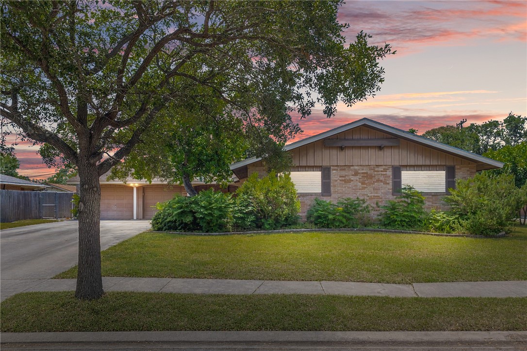 445 Pennington Dr — photo