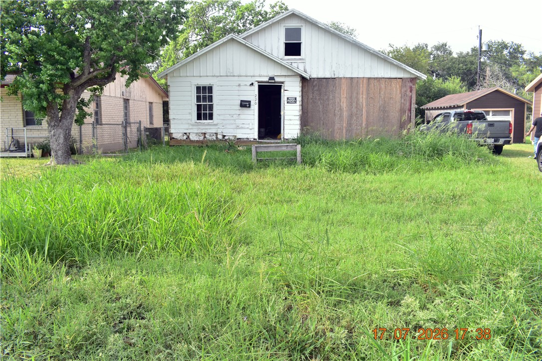 220 Short — photo