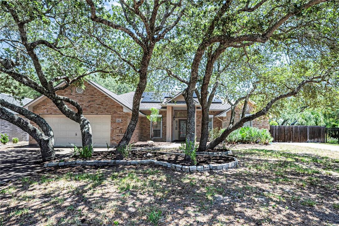 412 Fairway Oaks St — photo