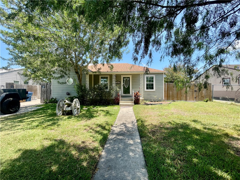 1242 Cambridge Dr — photo