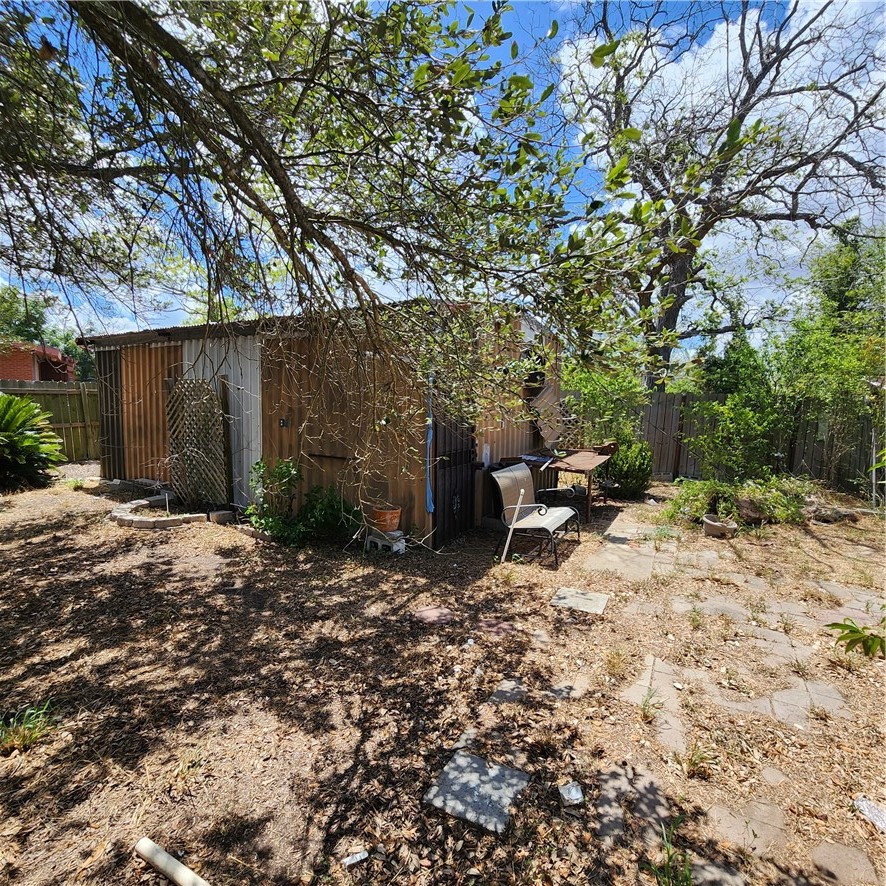 718 E Avenue E, Robstown, TX 78380 — photo 3