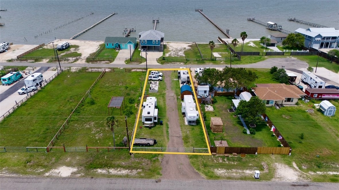 Home in Rockport, TX 78282 — photo 2