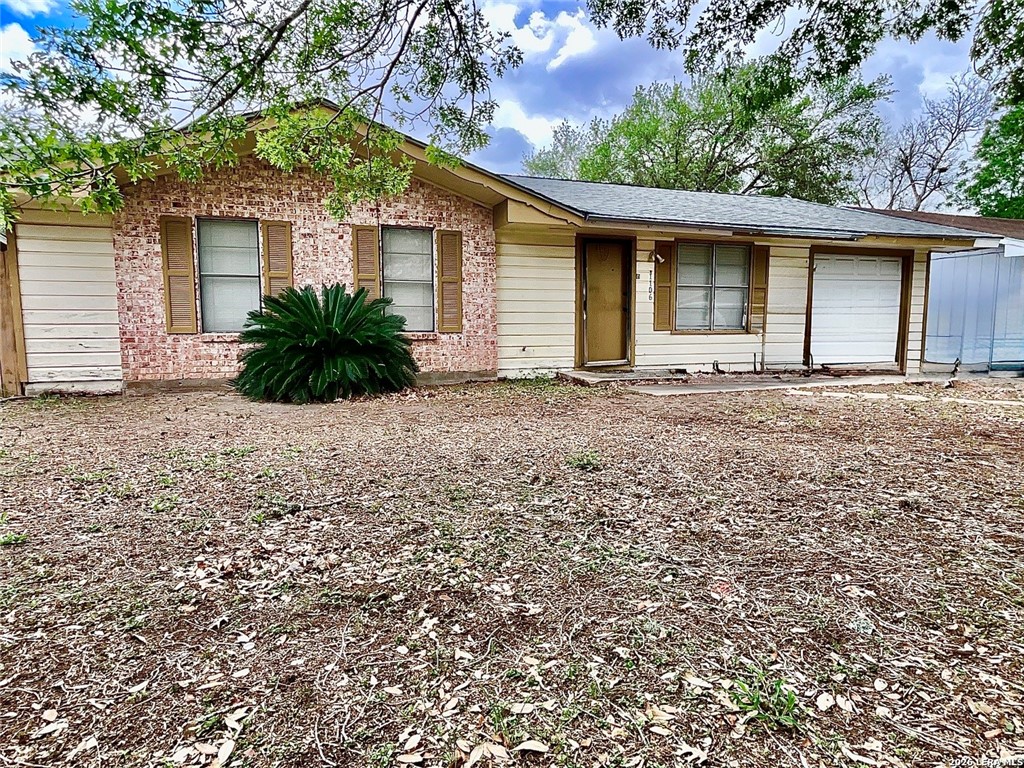 1106 E Hutchinson St E — photo