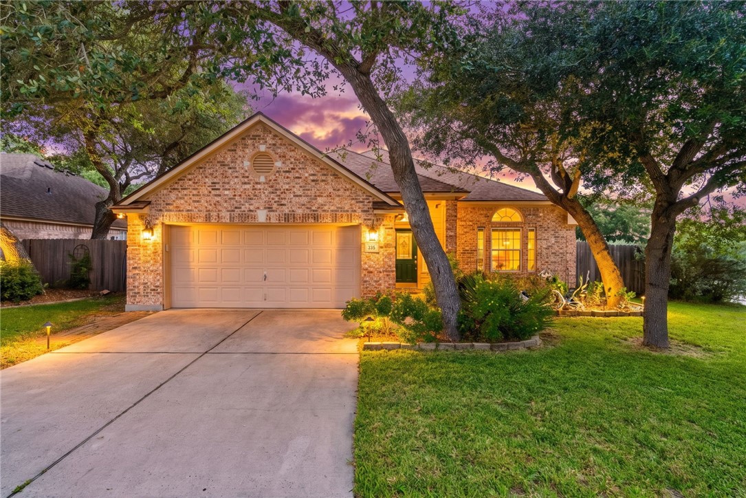 122 Georgian Oaks — photo