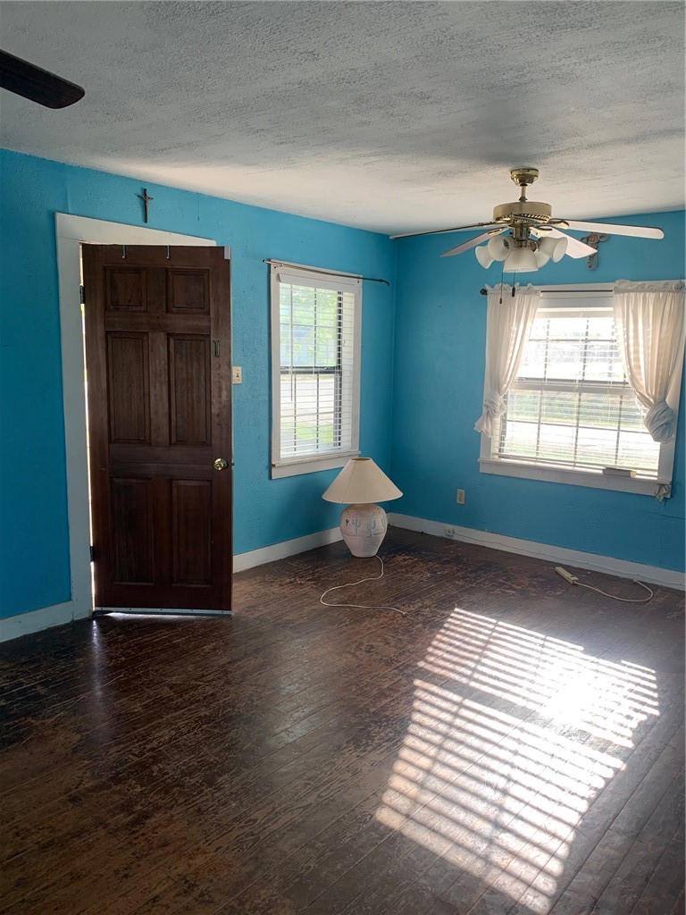 501 E Commons Street, Refugio, TX 78377 — photo 3