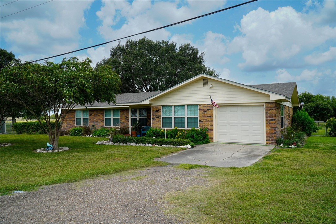 112 Oak, Beeville, TX 78102 — photo 2