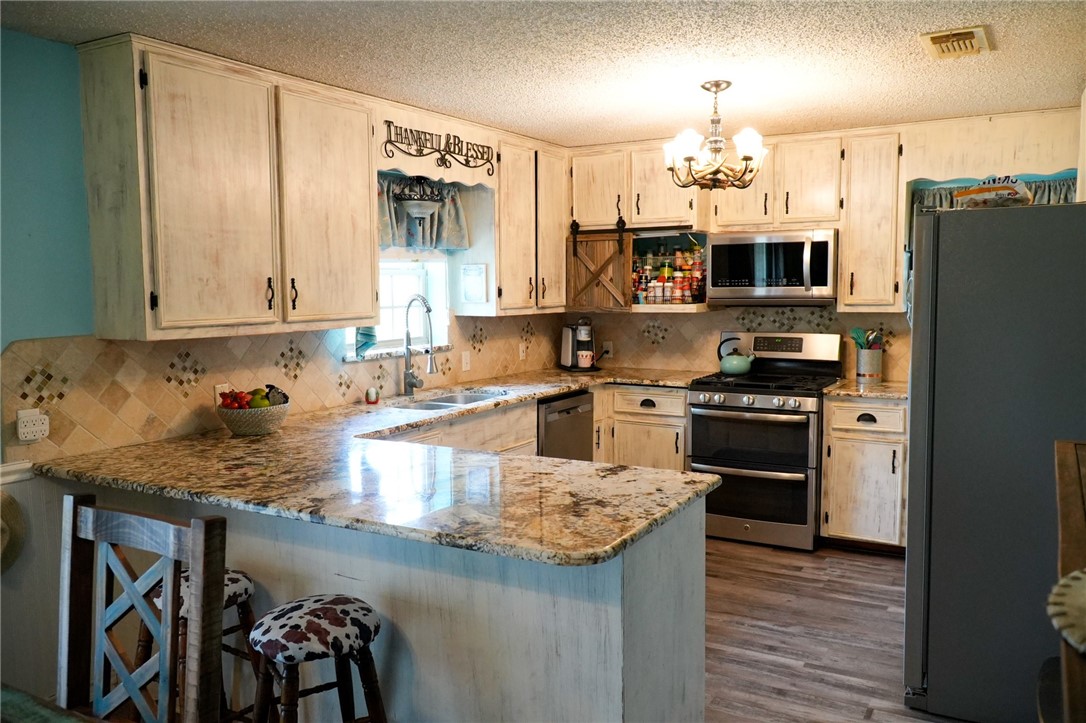 112 Oak, Beeville, TX 78102 — photo 3