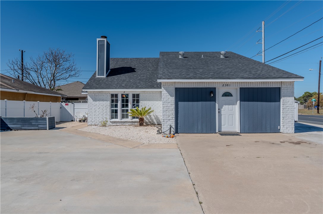 2301 Vialoux Dr — photo