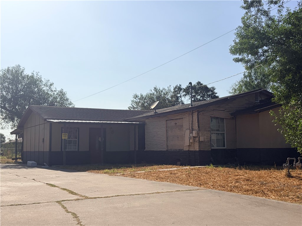 911 S Almond St — photo