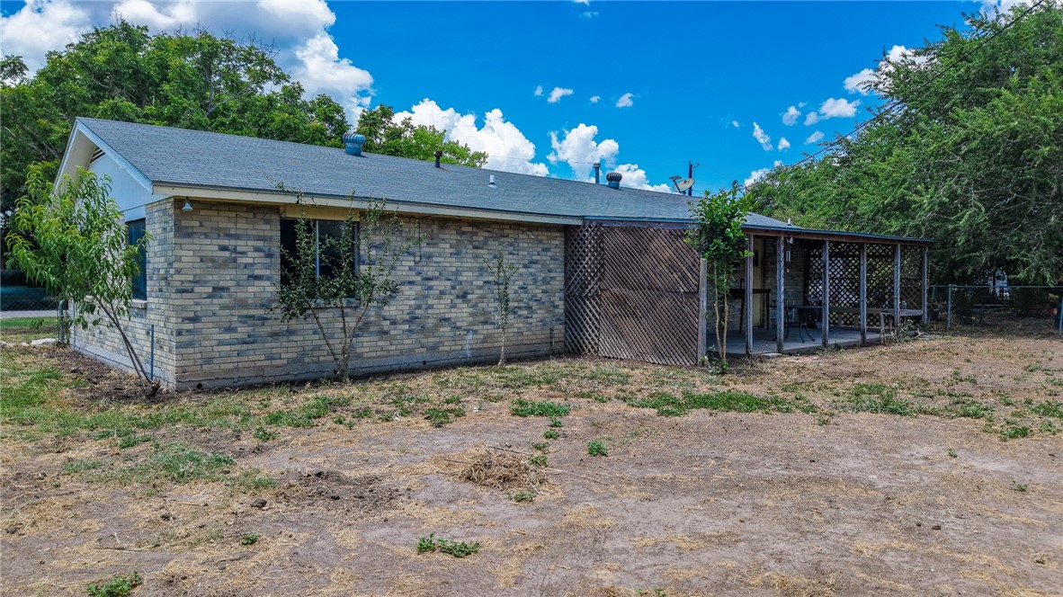 1604 Cadillac, Three Rivers, TX 78071 — photo 3