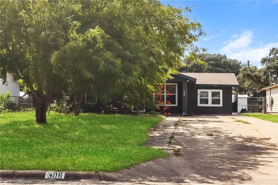 306 N Houston St — photo