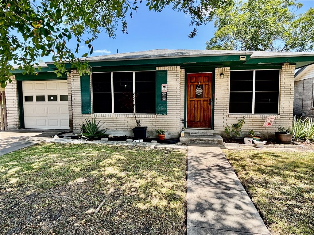1013 Laredo St — photo