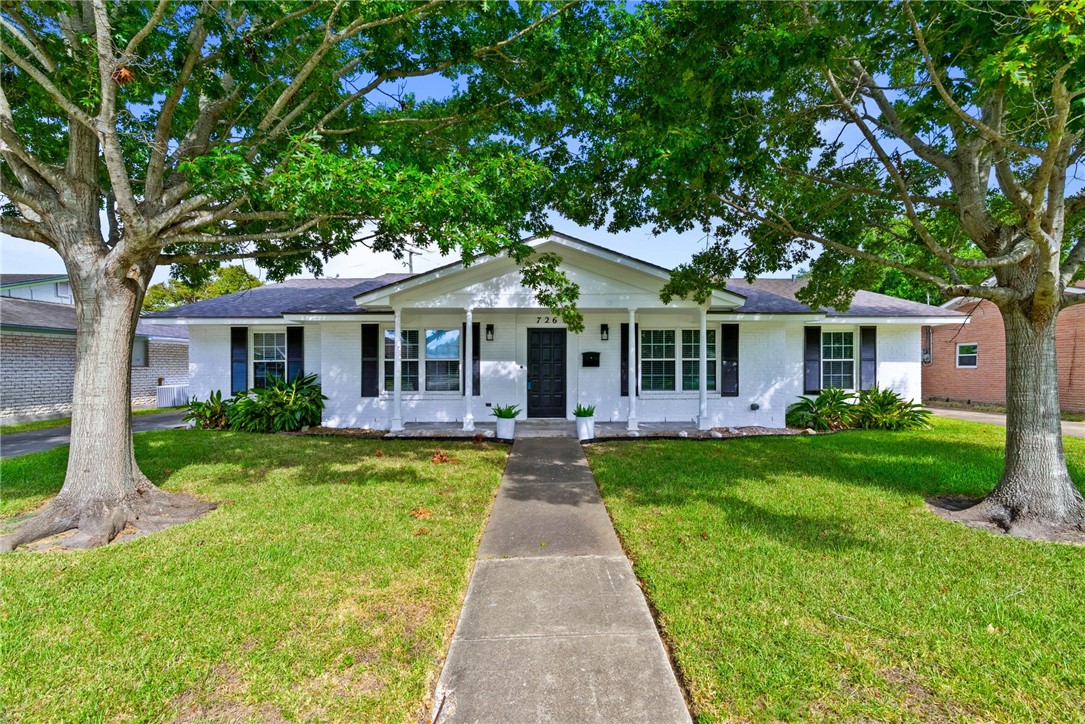 726 Meadowbrook Dr — photo